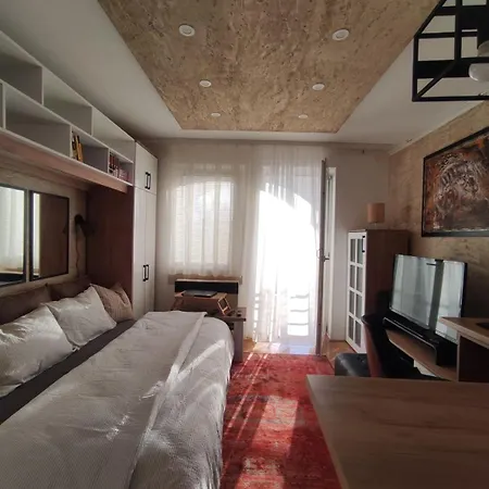 Osmeha Mladenovac (Belgrade)